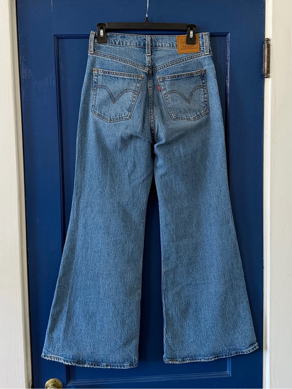 Levi's Ribcage Bell Jeans - Picture 6 of 9